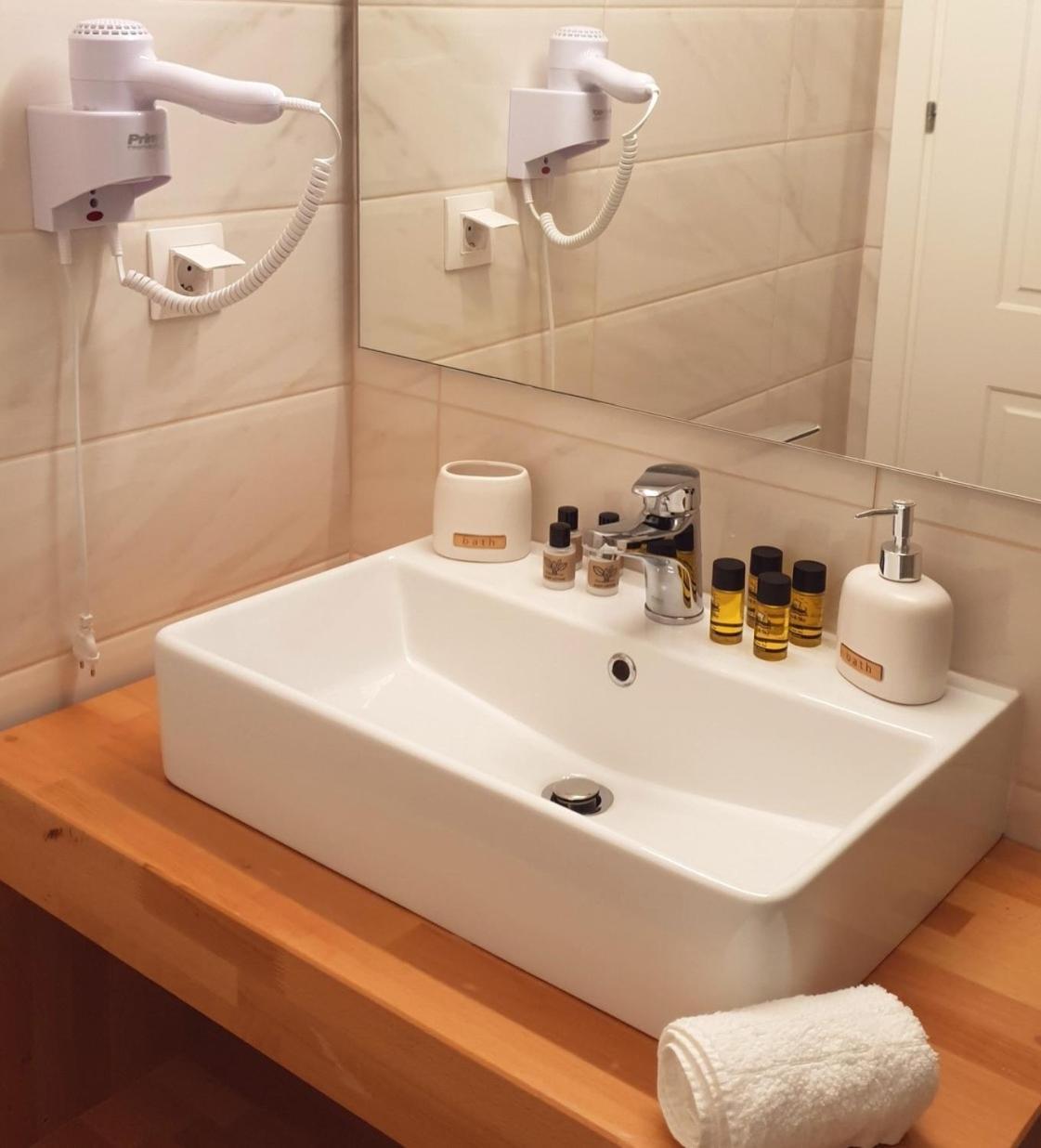 Reiki Apartments Ereikoussa Екстер'єр фото